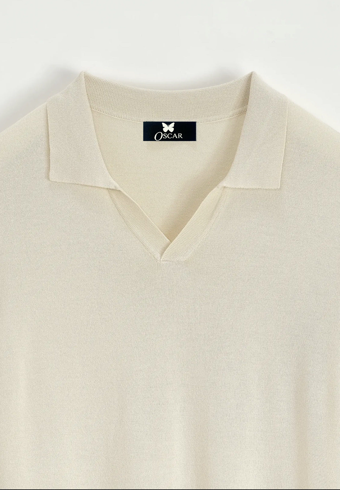 Beiges Strick-Polo mit V-Ausschnitt und Reverskragen – Ansicht 4