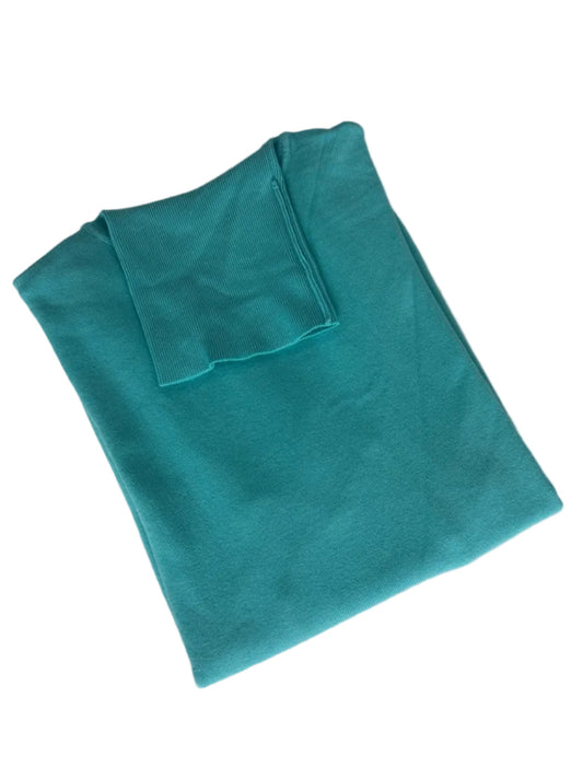 Türkiser Rollkragenpullover