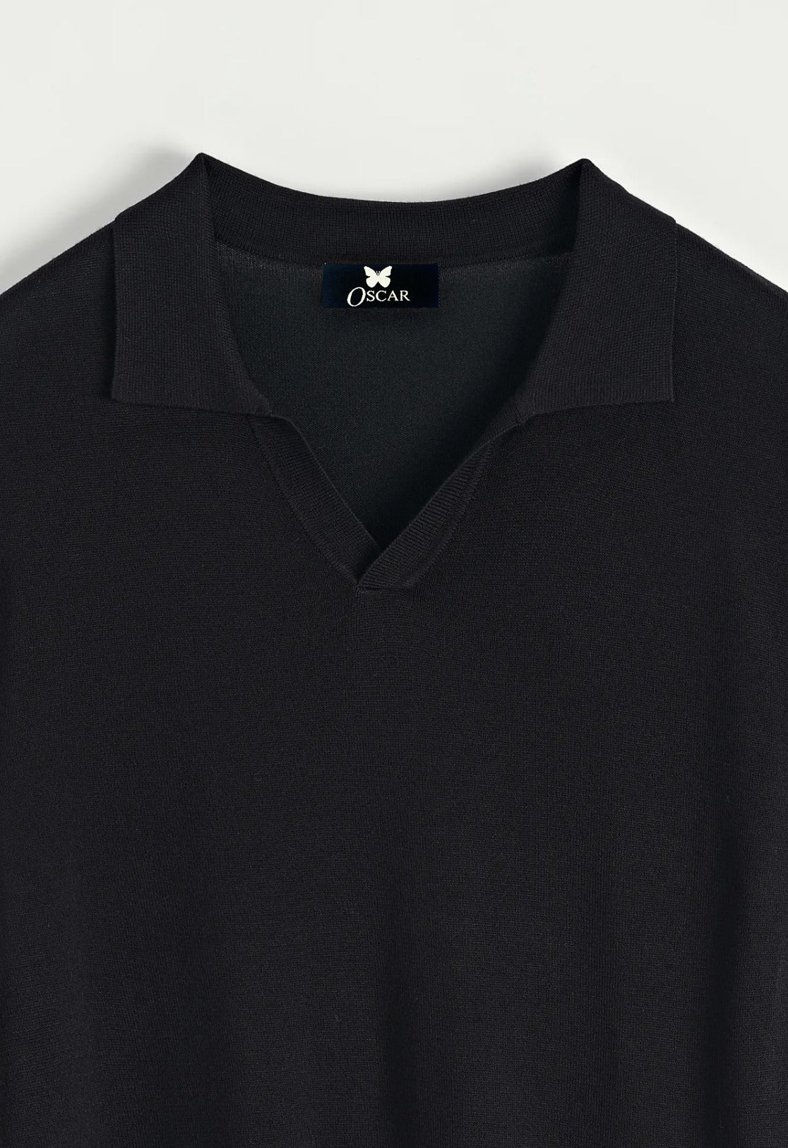 Schwarzes Strick-Polo mit V-Ausschnitt und Reverskragen – Ansicht 2